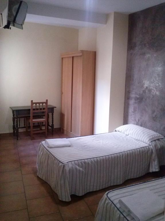 Pension El Cesar Касерес Экстерьер фото